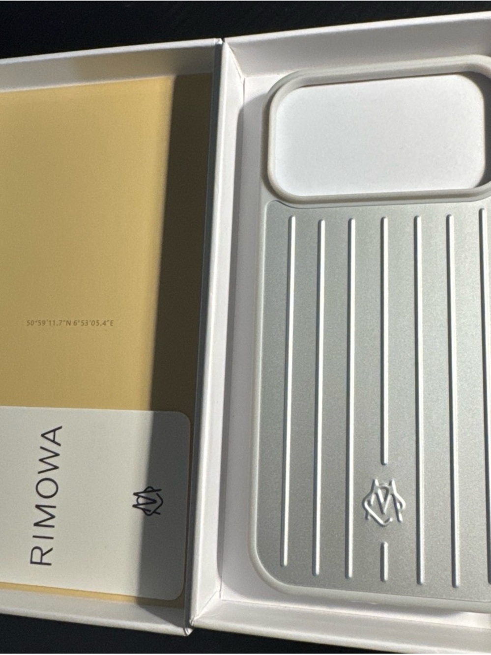 RIMOWA 17 Pro Max Silver Phone Case - Slim Protective Cover